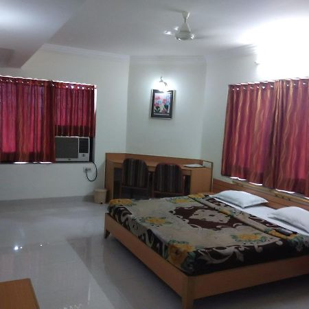 Hotel Galaxy Surat Exterior photo
