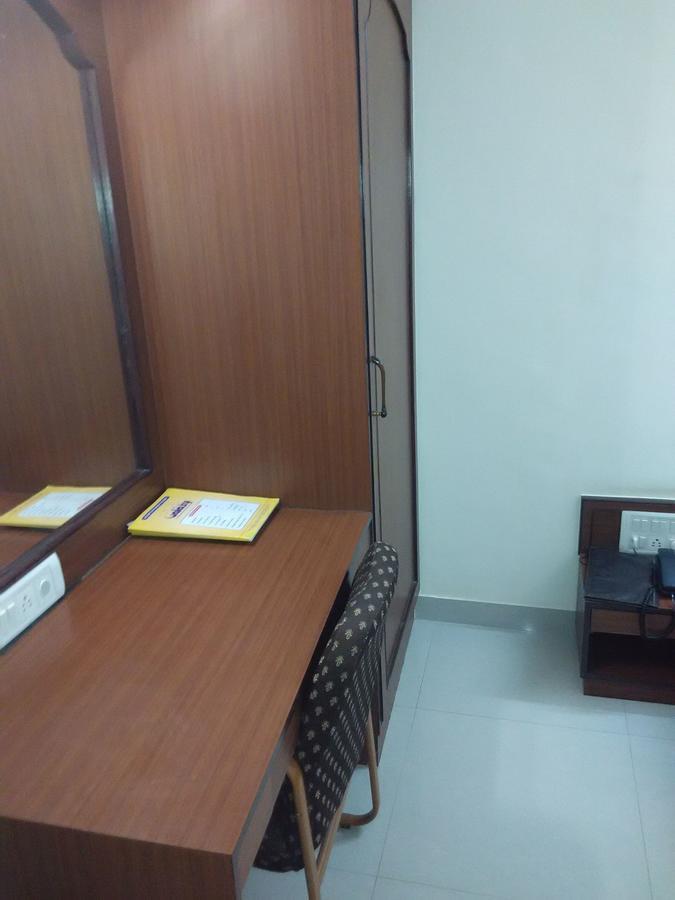Hotel Galaxy Surat Exterior photo