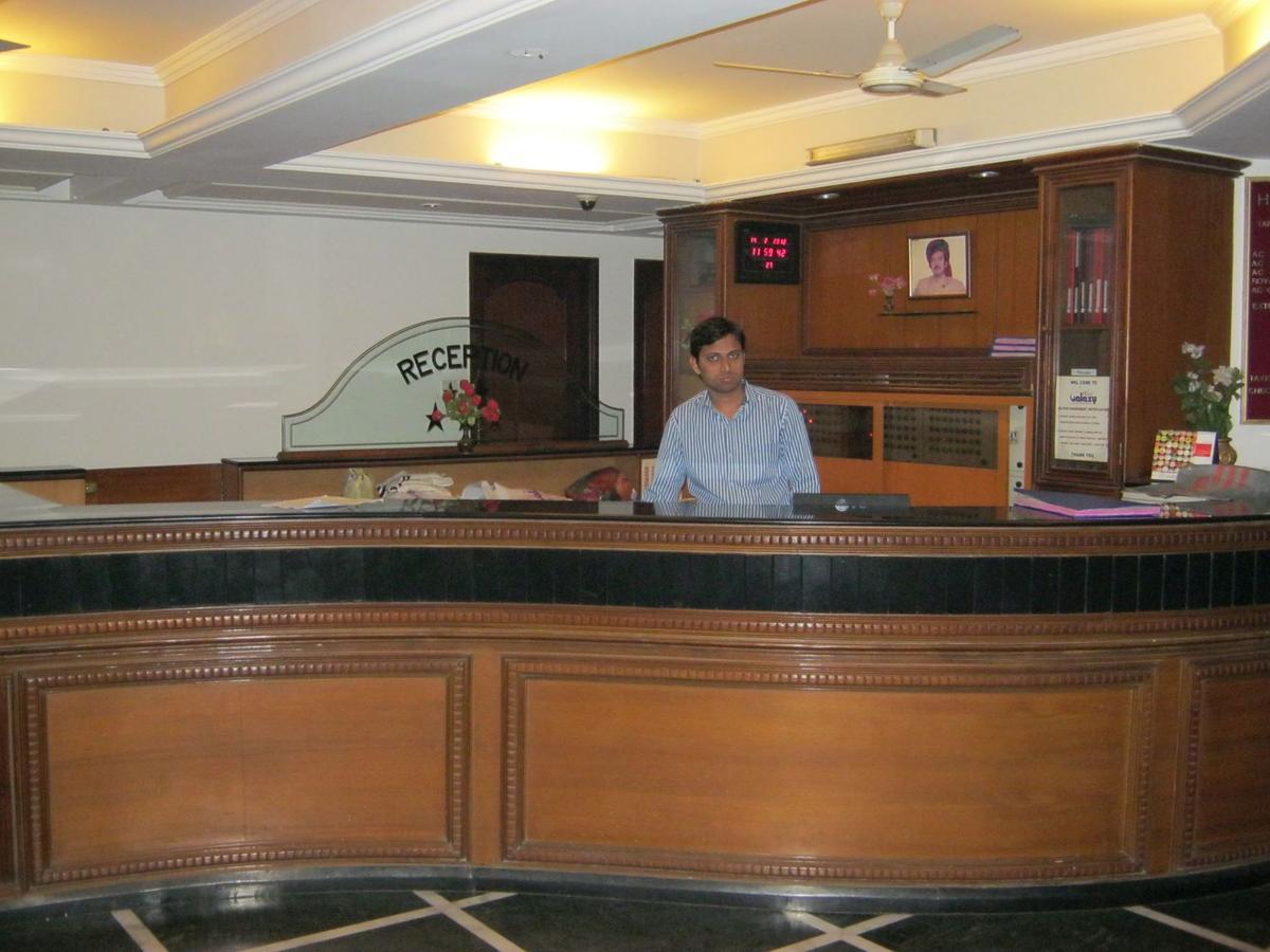 Hotel Galaxy Surat Exterior photo
