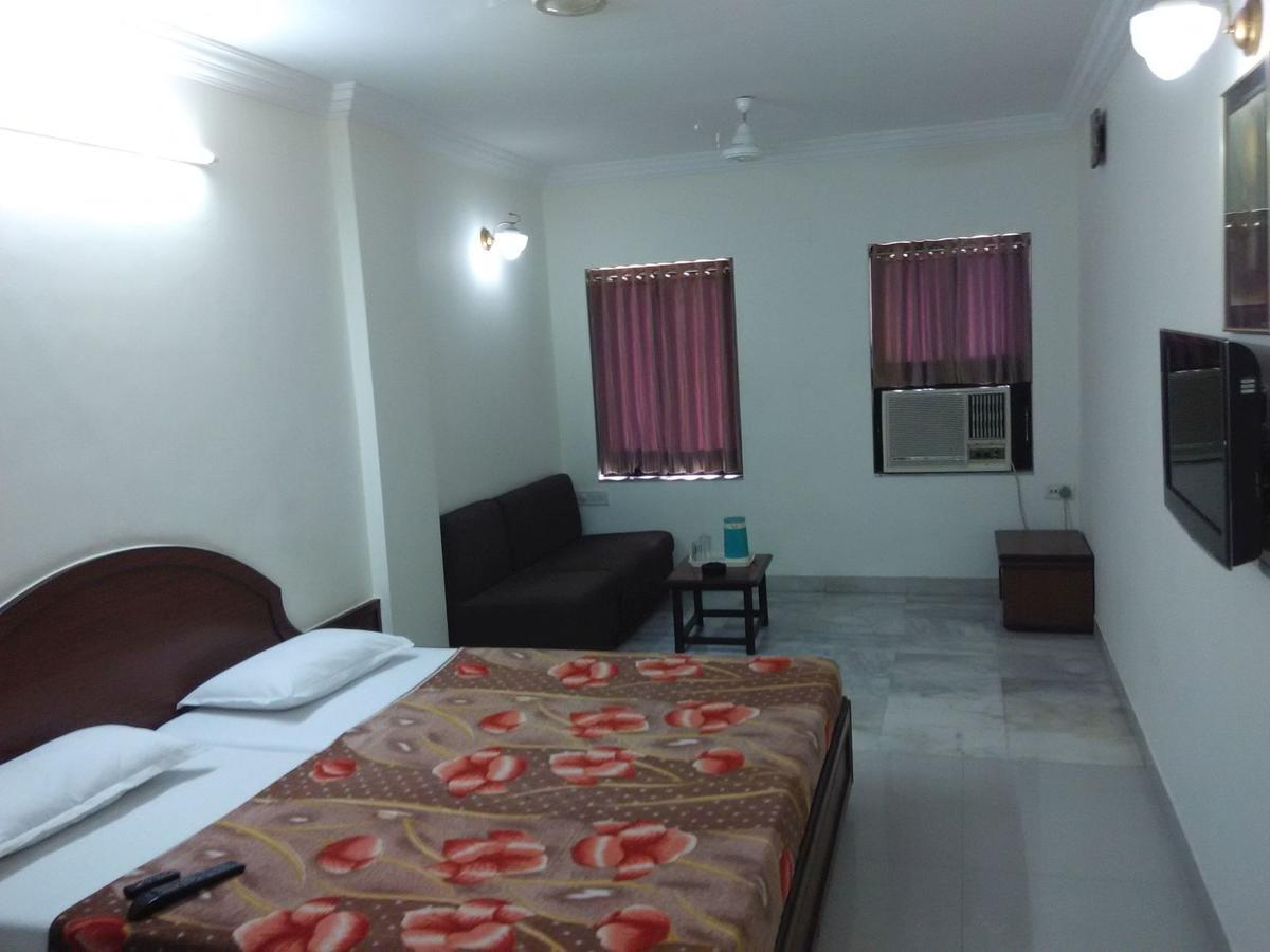 Hotel Galaxy Surat Exterior photo