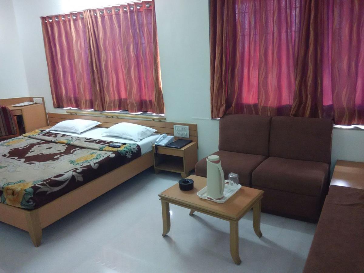 Hotel Galaxy Surat Exterior photo