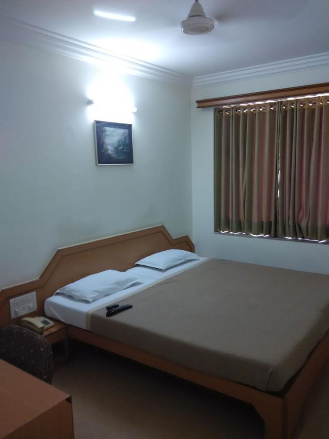 Hotel Galaxy Surat Exterior photo