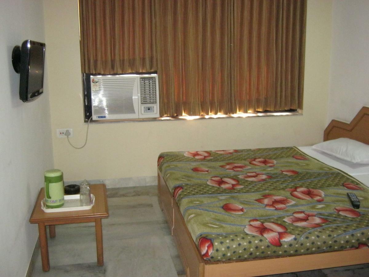 Hotel Galaxy Surat Exterior photo